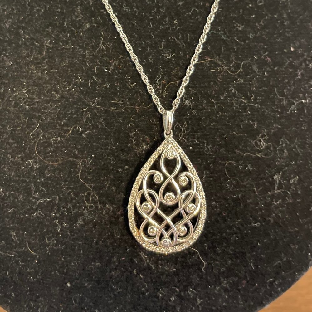 vintage 925 silver chain & pendent